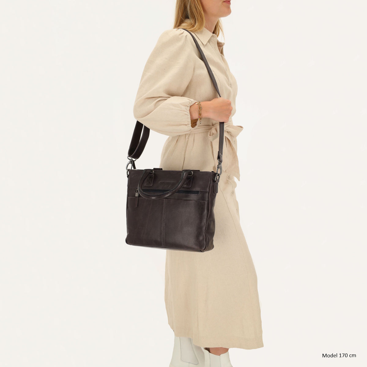 Marineblaue Ledertasche 33,5x28cm mit Umhängeriemen & Kurzgriff - leder-accessoires.com