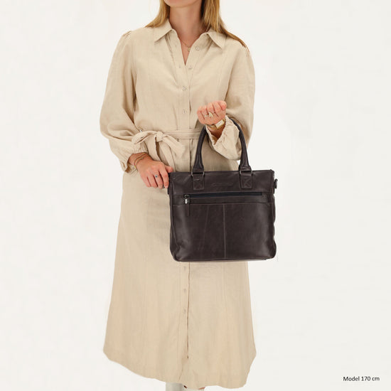Marineblaue Ledertasche 33,5x28cm mit Umhängeriemen & Kurzgriff - leder-accessoires.com