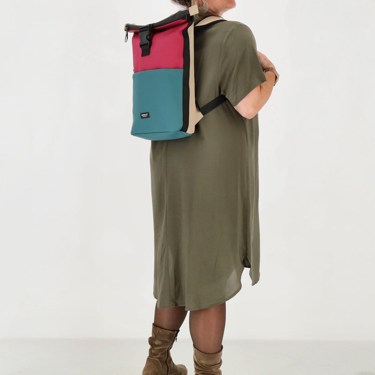 Rolltop-Rucksack 28x42cm in Petrol|Pink mit Reißverschluss und Steckfach - leder-accessoires.com