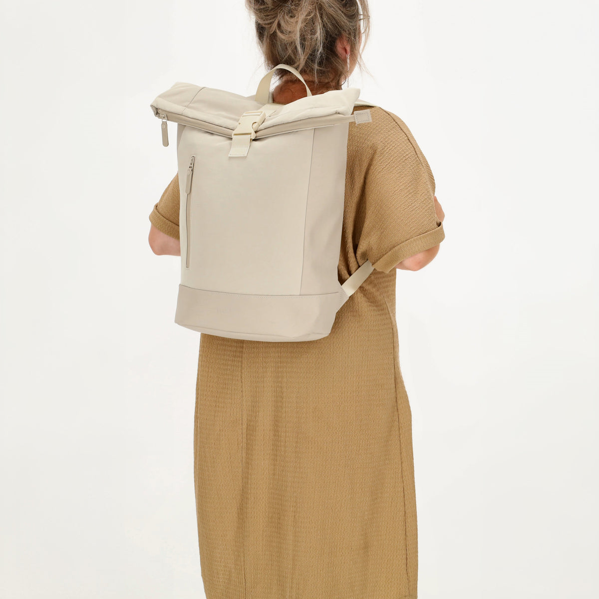 Rolltop-Rucksack 46x38cm in Creme mit Reißverschluss und Reißverschlussfach - leder-accessoires.com