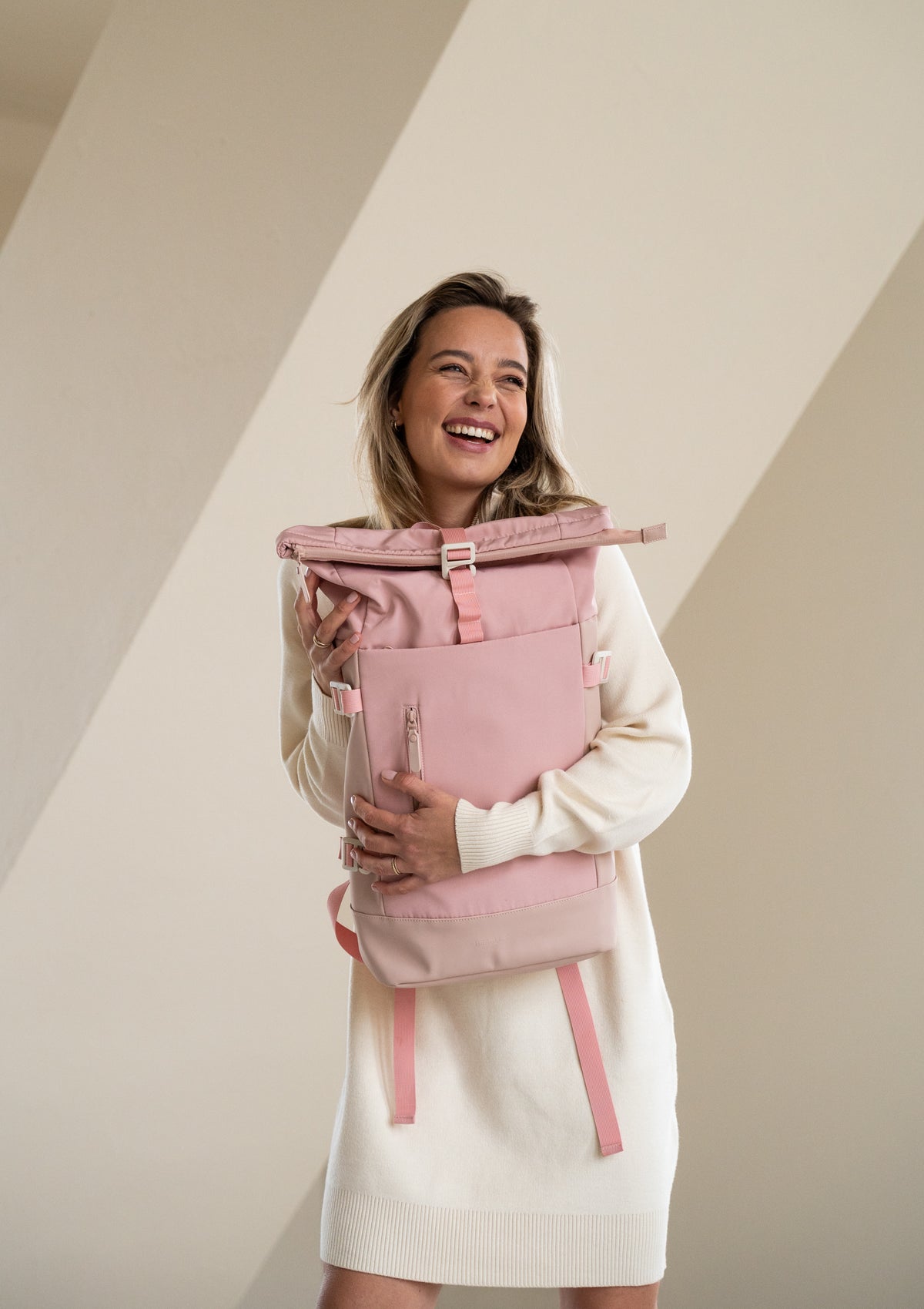 Rolltop-Rucksack 24x59cm in Rosé mit Reißverschluss und Reißverschlussfach - leder-accessoires.com