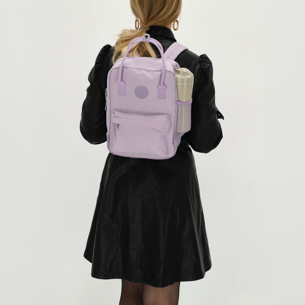 Rucksack 23x31,5cm in Flieder mit Reißverschluss und Vortasche - leder-accessoires.com