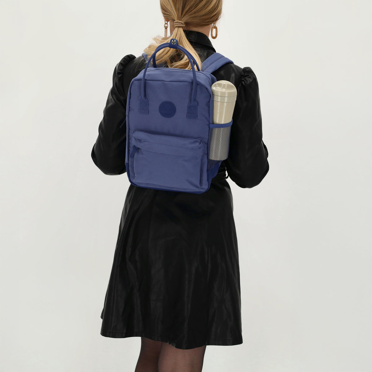 Rucksack 23x31,5cm in Jeans mit Reißverschluss und Vortasche - leder-accessoires.com