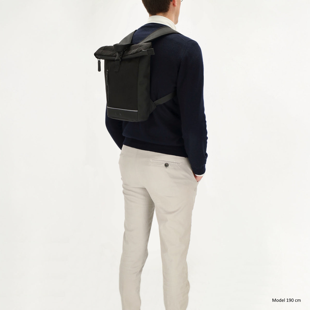 Rucksack 38x29cm in Schwarz mit Überschlag und Reißverschluss - leder-accessoires.com