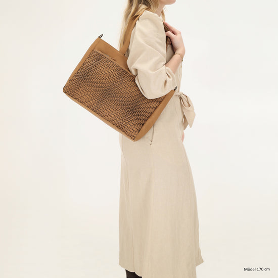 Vollleder Shopper in Taupe 35x25x10cm im Boho Chic Stil - leder-accessoires.com