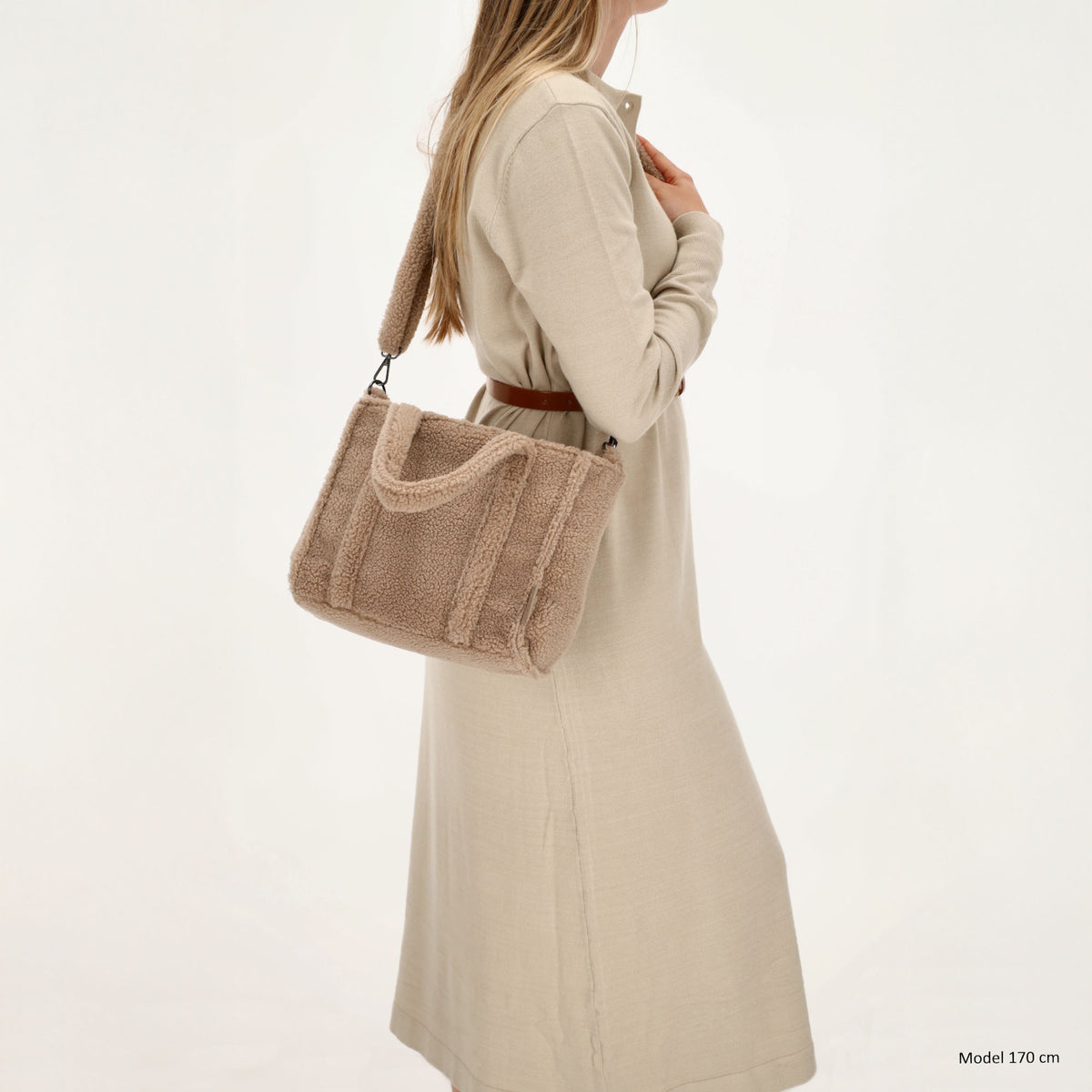 Teddy Tasche Damen Taupe 27 x 22cm – trendige Handtasche mit Schulterriemen - leder-accessoires.com