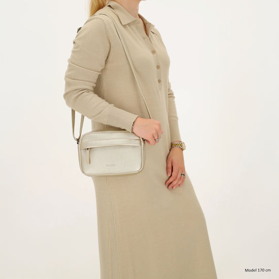 Light Gold Crossbody 21x13,5cm Bag in edler Lederoptik - leder-accessoires.com
