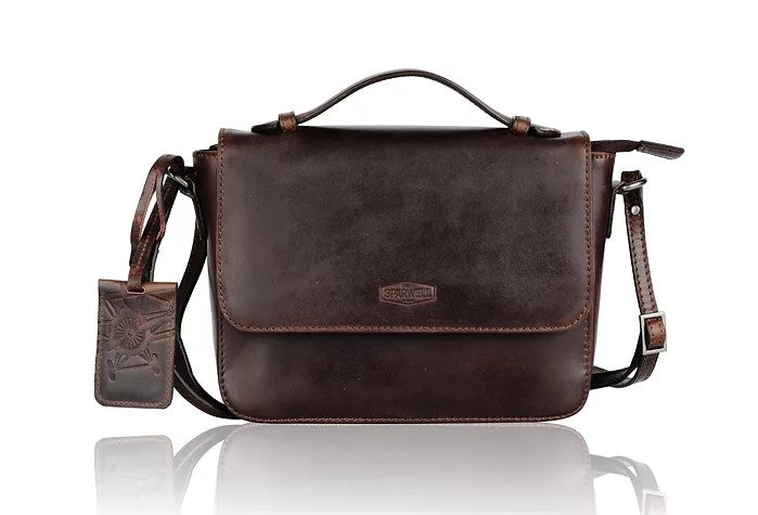 Umhängetasche aus Leder in Braun mit Überschlag und Kurzgriff - leder-accessoires.com