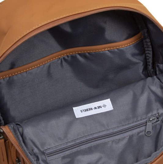 Rucksack 11L in Cognac mit Vortasche - leder-accessoires.com