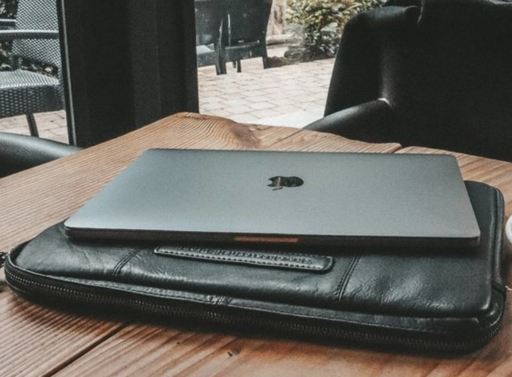 Laptophülle Schwarz 14 " aus Leder - leder-accessoires.com